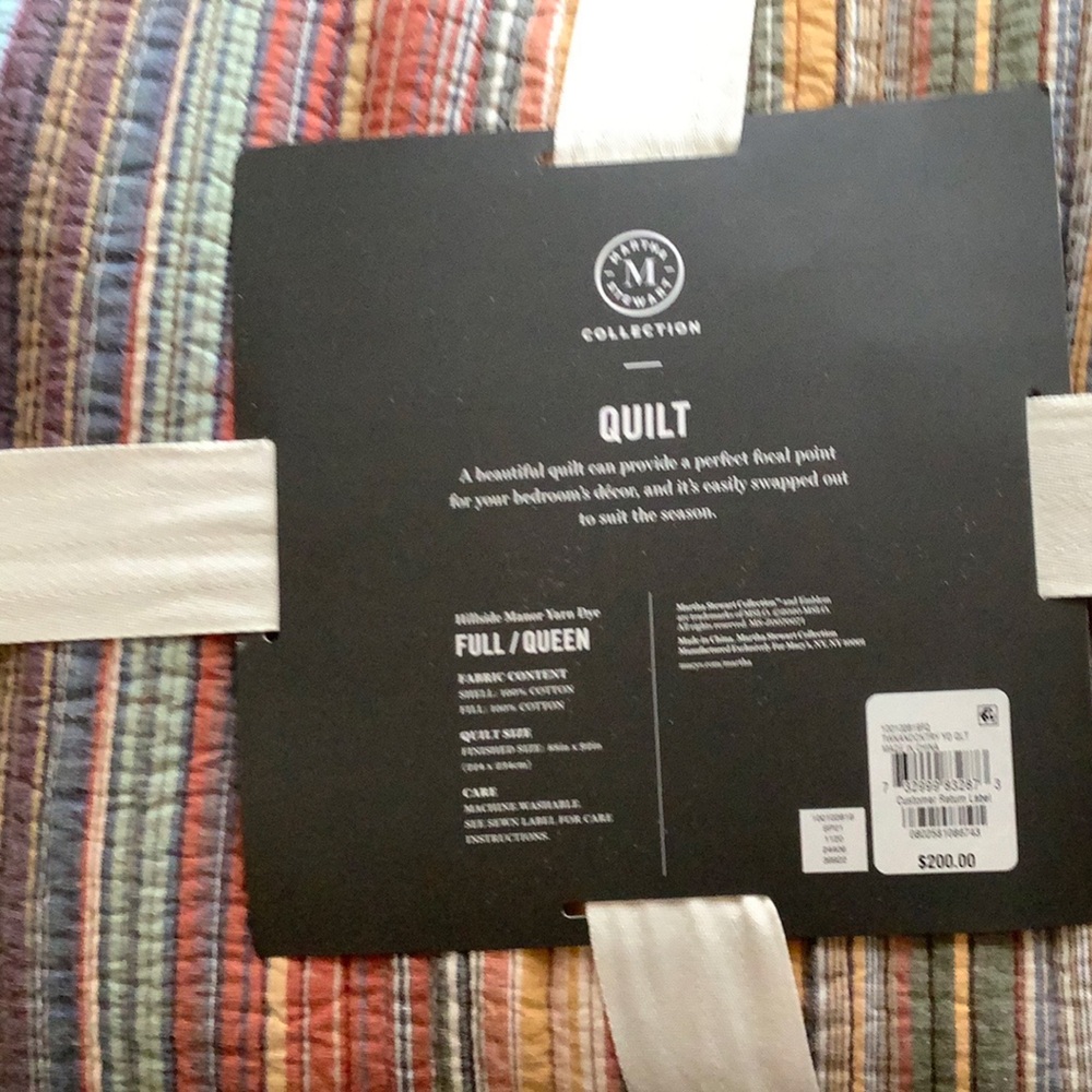 Martha Stewart quilt and shams never used
full/queen from Macys - Picture 2 of 4